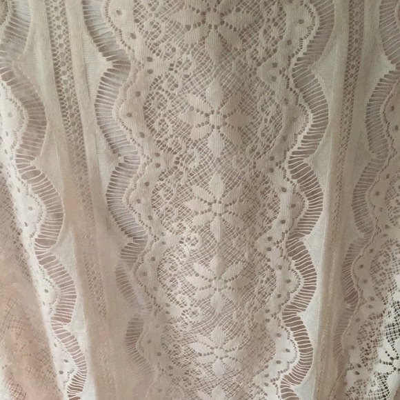 Elle - Bohemian feminine flutter sleeve top - pink  Floral Lace - lined size S - Picture 4 of 4